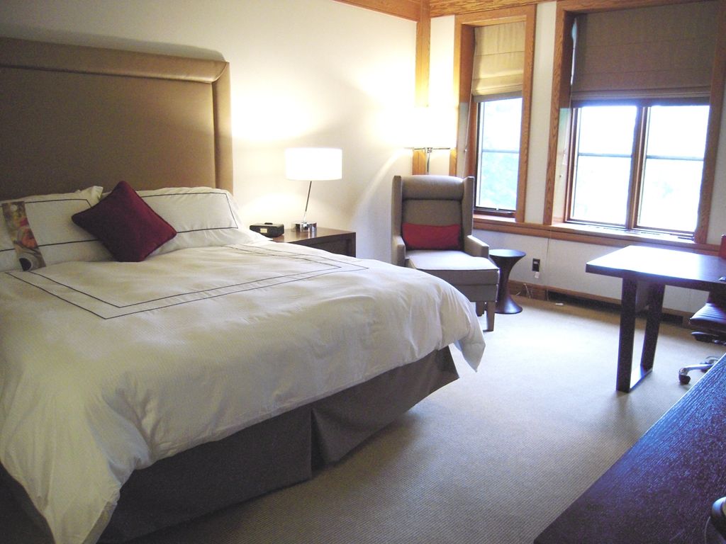 Lakota Oaks Hotel Norwalk Room photo