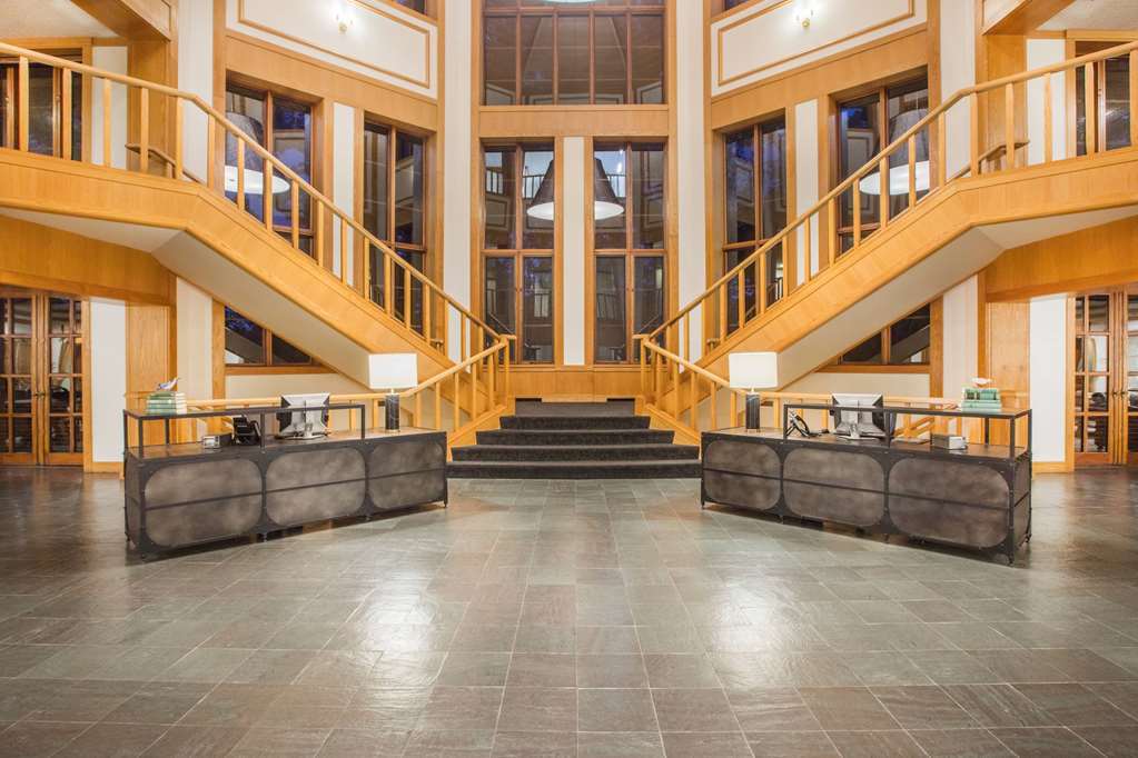 Lakota Oaks Hotel Norwalk Interior photo