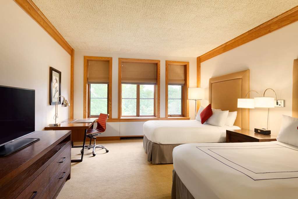 Lakota Oaks Hotel Norwalk Room photo